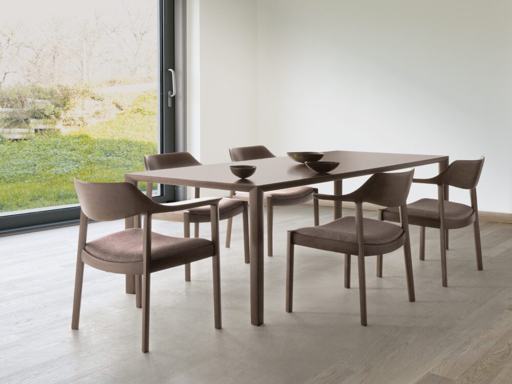 ScheuberAG_Conde House_Tisch und Stuhl Wing