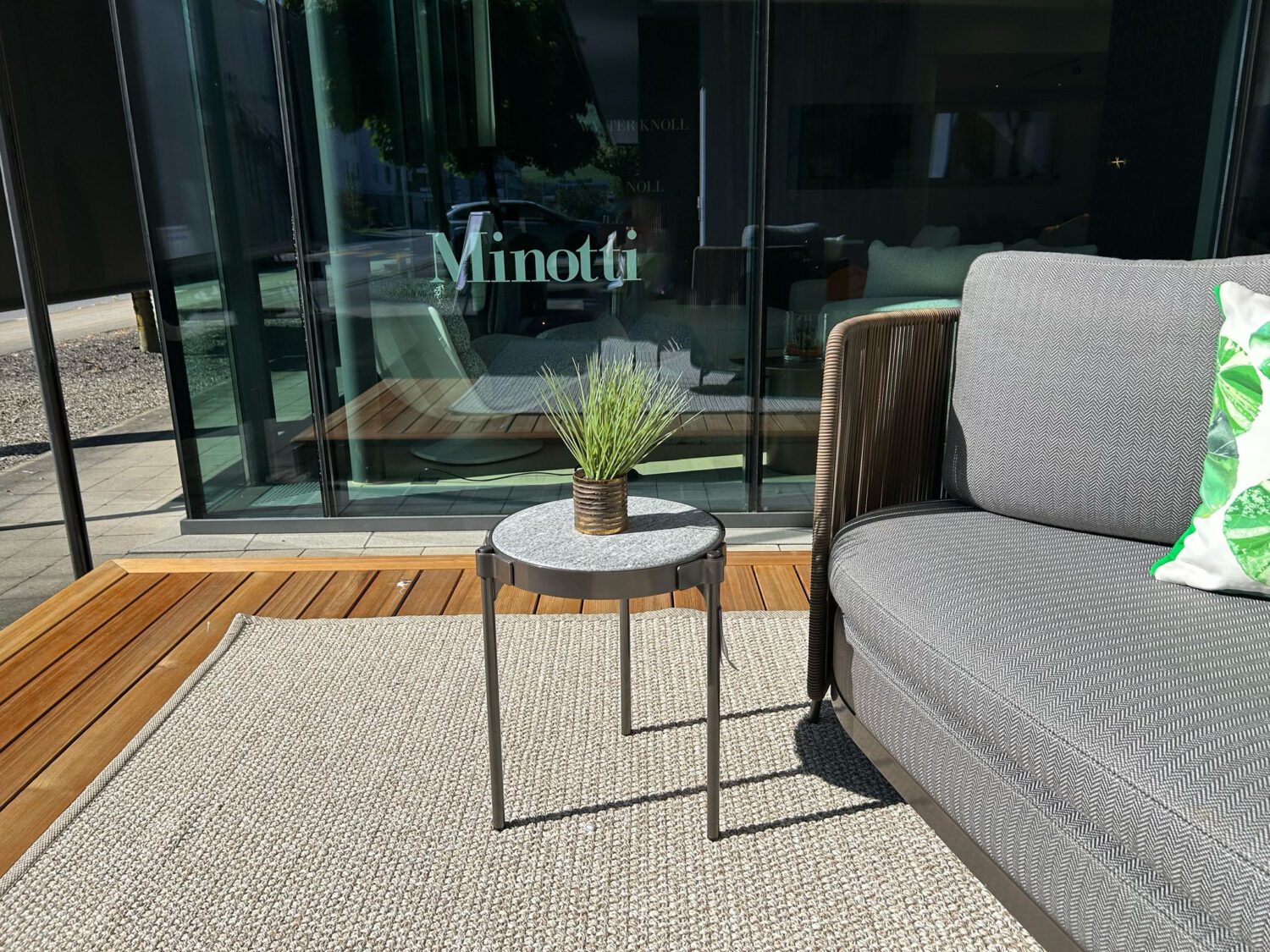 SWG.119.009_Minotti Tape