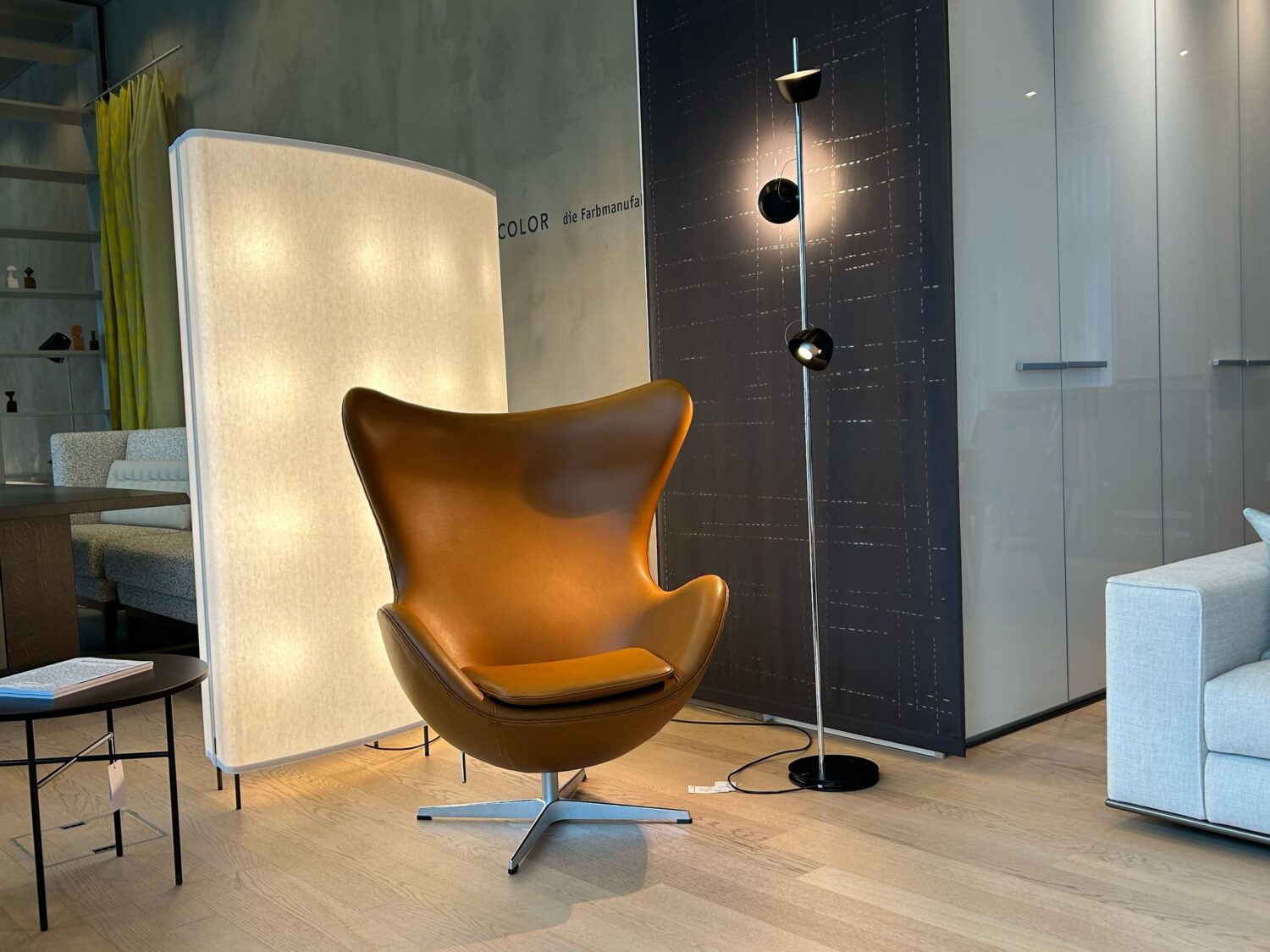 ScheuberAG_Fritz Hansen_Sessel Das Ei (3)