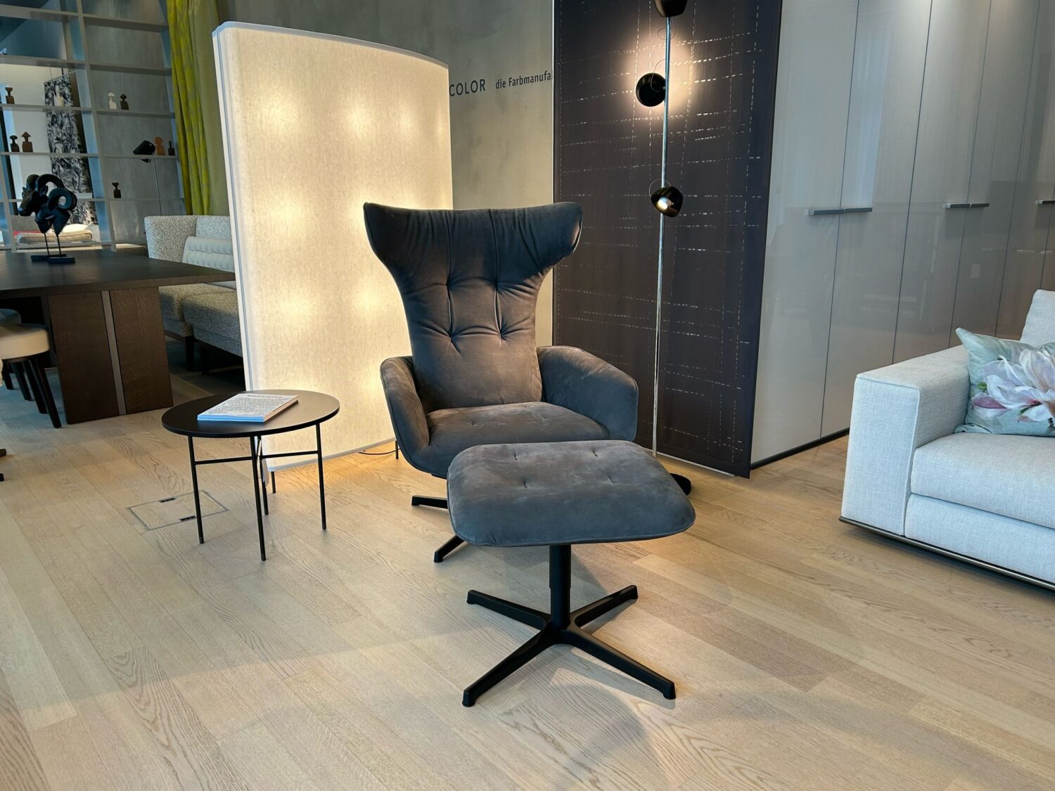 ScheuberAG_Walter Knoll_Sessel mit Hocker Onsa (2)