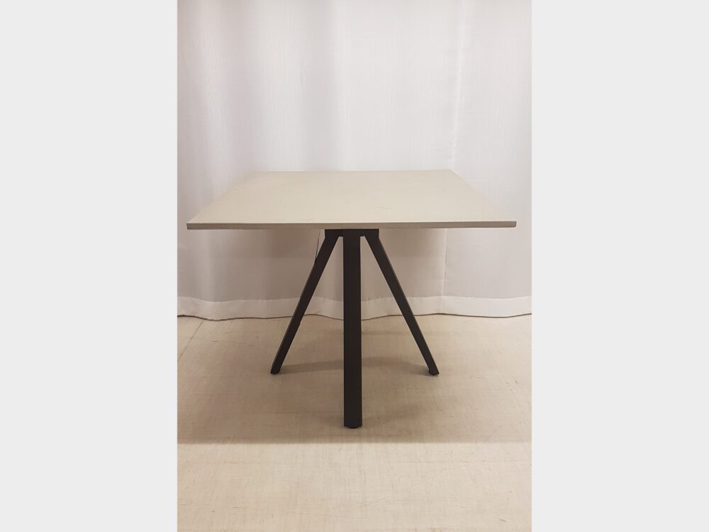 ScheuberAG_Kettal_Tisch Vieques lll