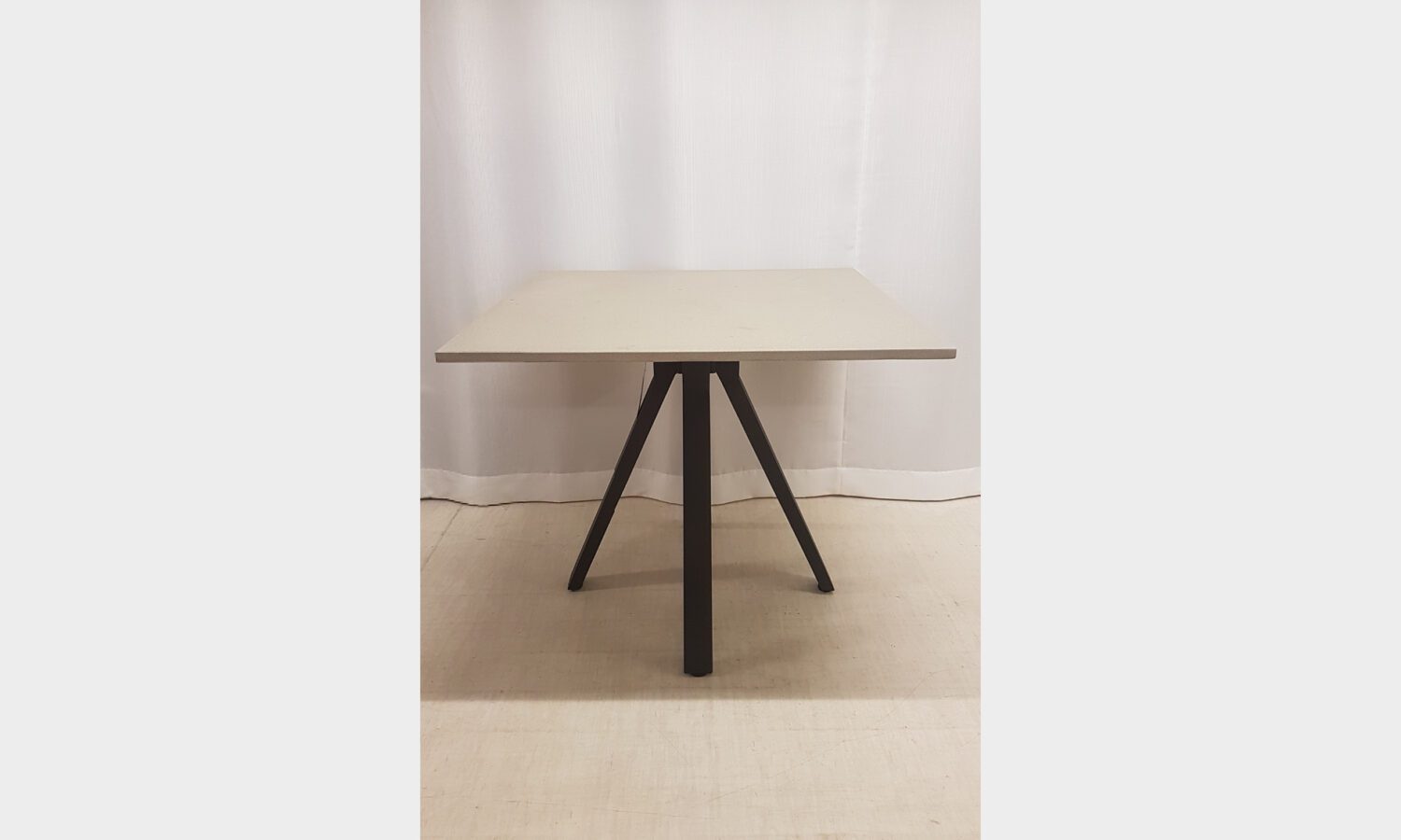 ScheuberAG_Kettal_Tisch Vieques lll